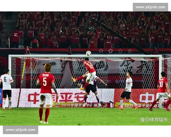 皇马对阵中国足球的焦点之战引发世界足坛广泛关注与期待和讨论热潮