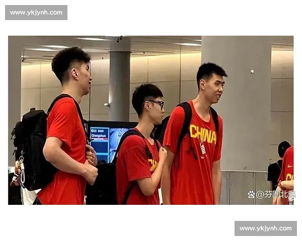 中国男篮热身赛对阵上海球队全面检验阵容深度与新战术成效表现与走向 中国男篮热身赛对阵上海球队全面检验阵容深度与新战术成效表现与走向